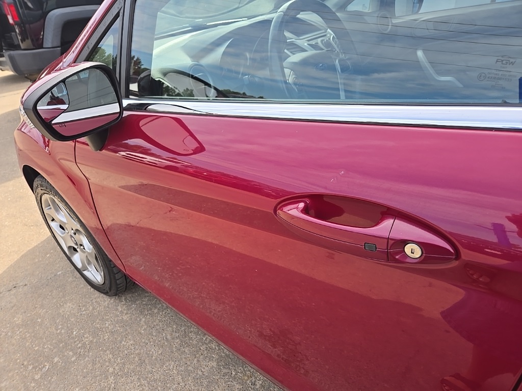 2011 Ford Fiesta SES photo 23