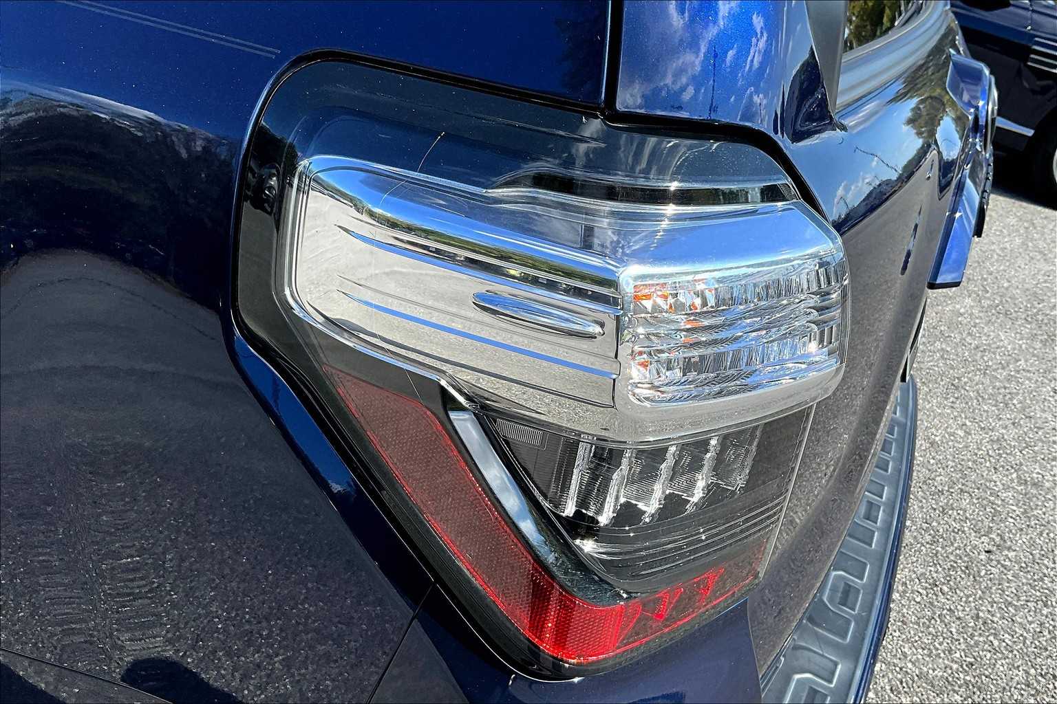 2021 Toyota 4Runner SR5 4WD photo 24