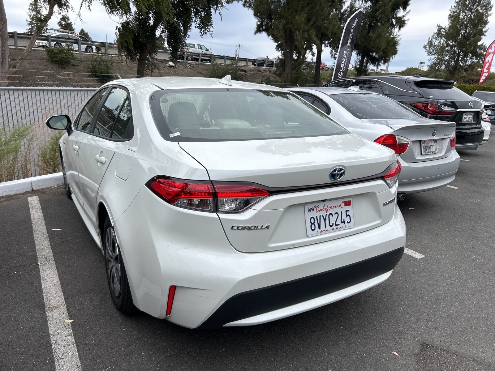 2021 Toyota Corolla Hybrid LE photo 4