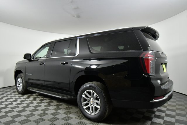 2025 Chevrolet Suburban LS photo 9