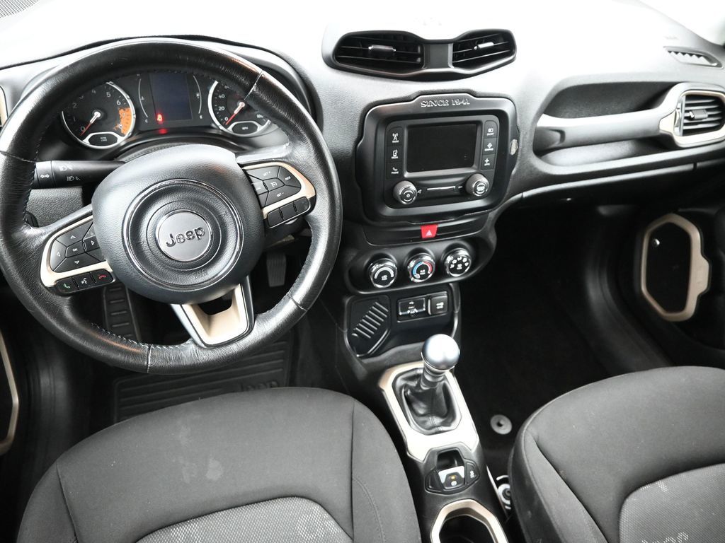 2016 Jeep Renegade Latitude photo 10