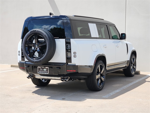2025 Land Rover Defender 130 V8 photo 4