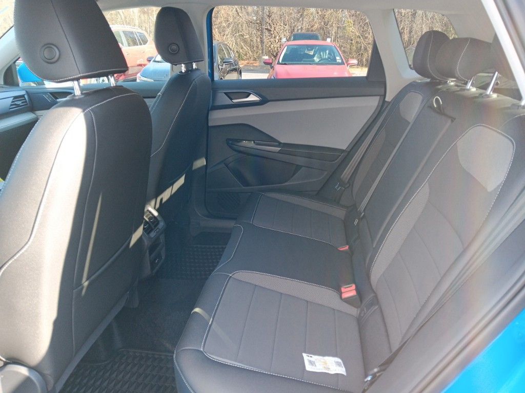 2024 Volkswagen Taos SE photo 22