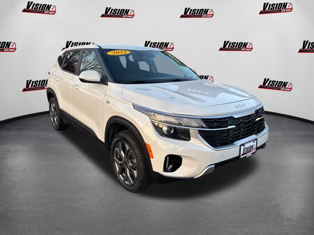 2024 Kia Seltos LX photo 3