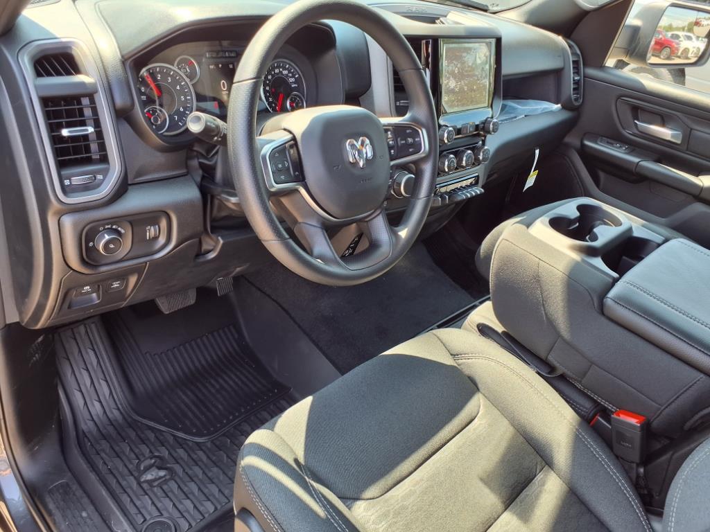 2025 Ram 1500 Tradesman photo 2