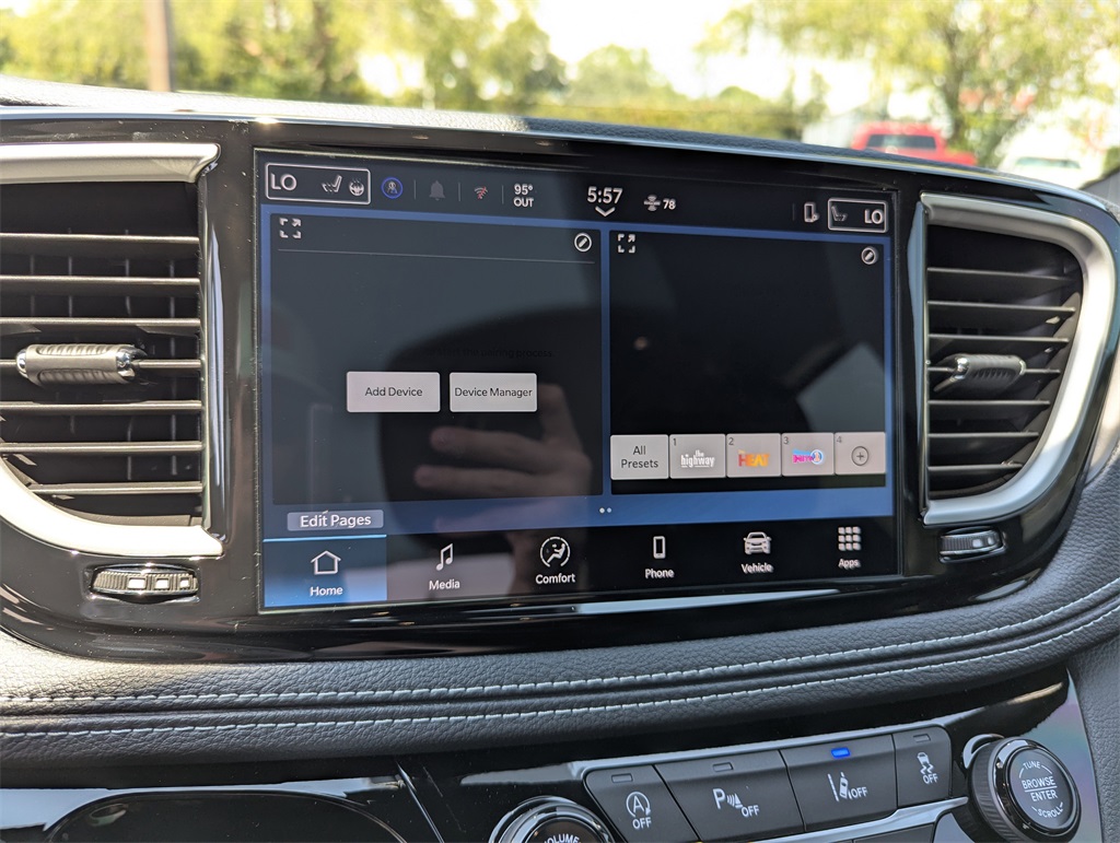 2026 Chrysler Pacifica photo 24