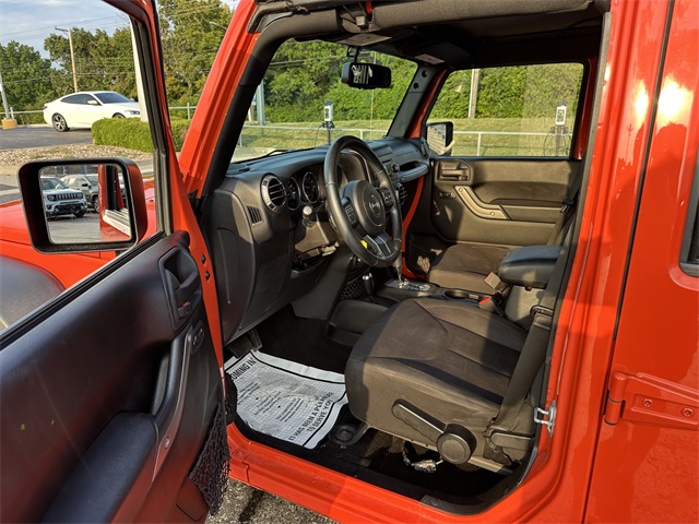 2015 Jeep Wrangler Unlimited Sport photo 23