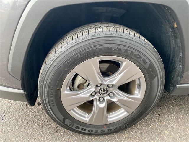 2023 Toyota RAV4 XLE photo 2