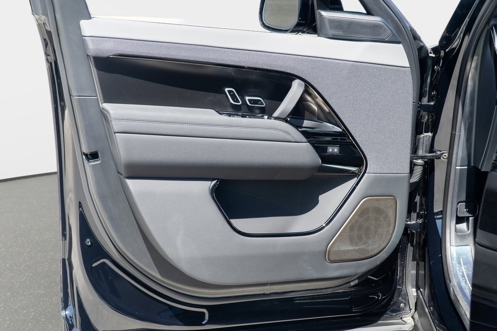 2025 Land Rover Range Rover Sport photo 11