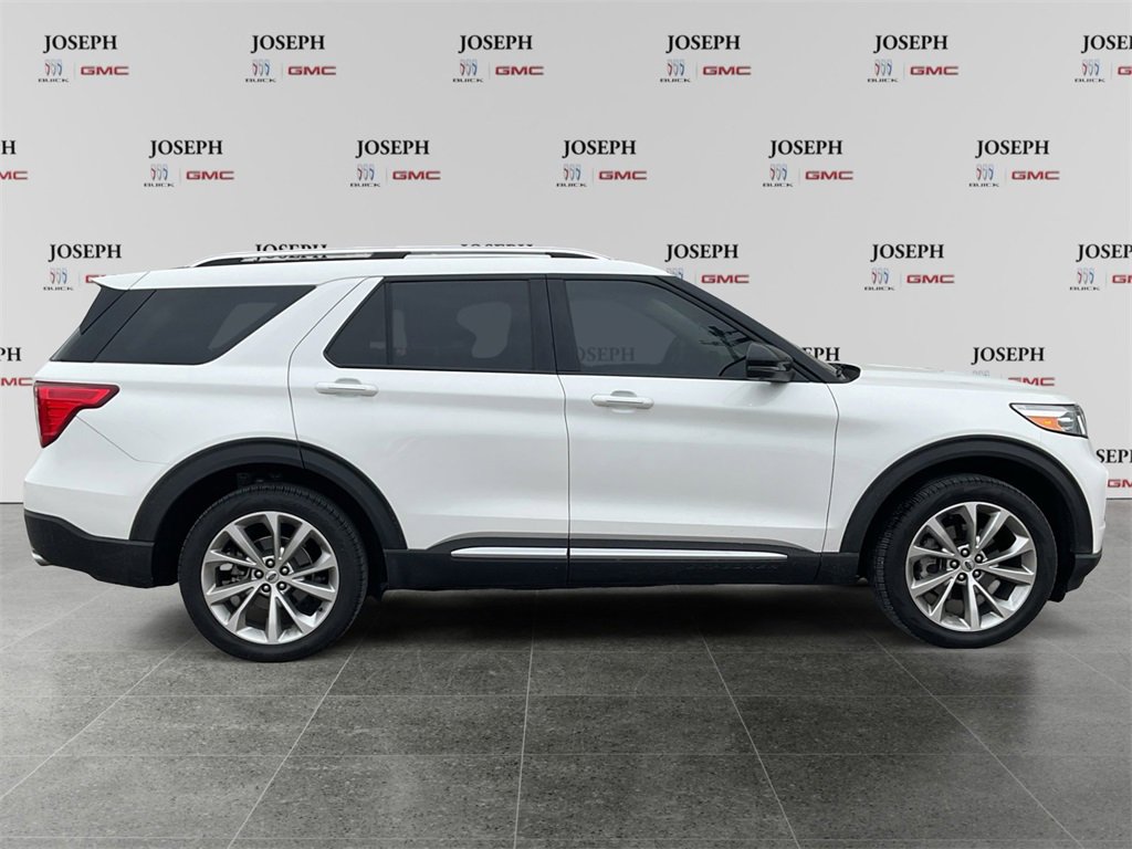 2023 Ford Explorer Platinum's photo