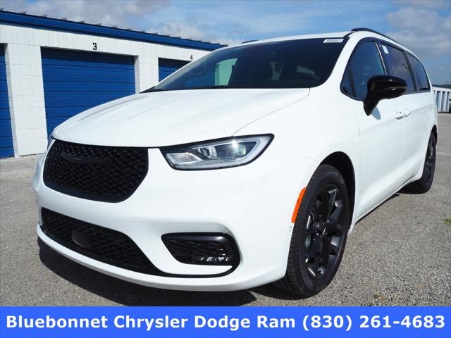 2024 Chrysler Pacifica Limited's photo