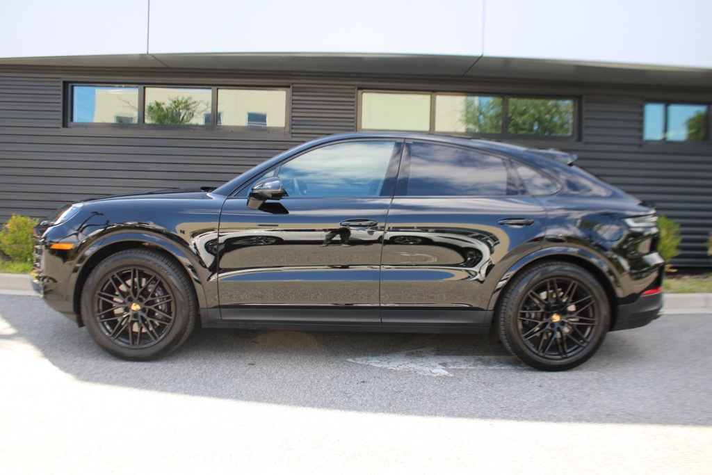 2025 Porsche Cayenne Coupe Base photo 2