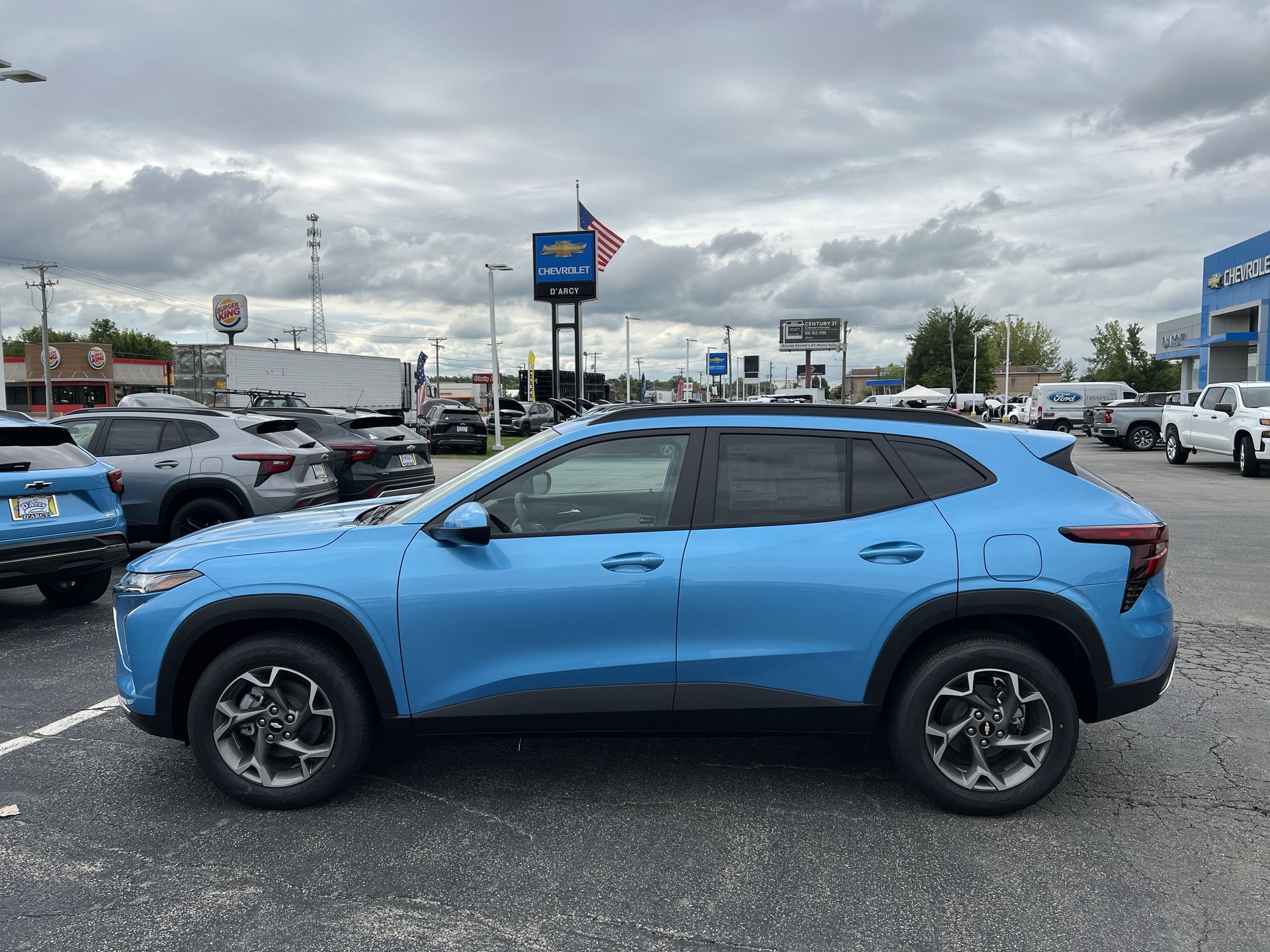 2025 Chevrolet Trax LT photo 2