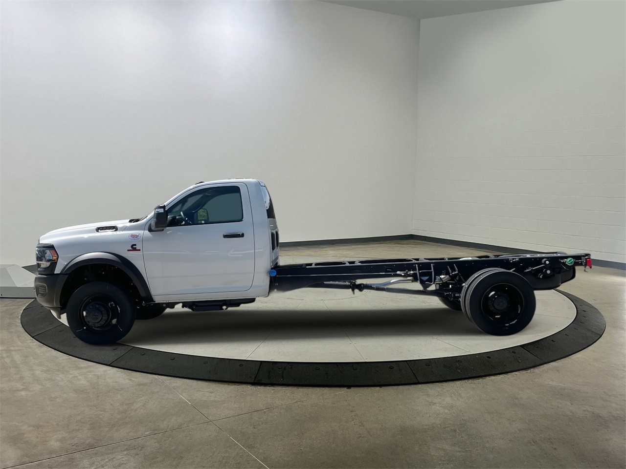 2024 Ram 5500 Tradesman photo 3