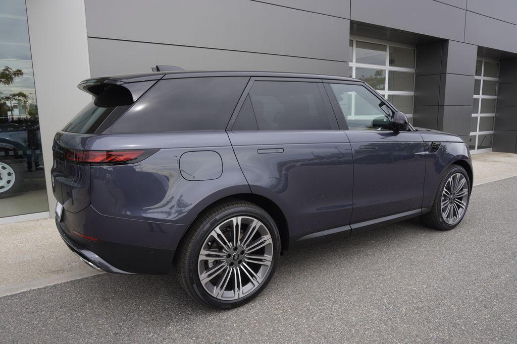 2025 Land Rover Range Rover Sport SE photo 4