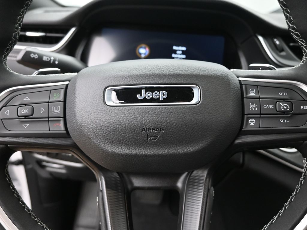 2025 Jeep Grand Cherokee Laredo X photo 13