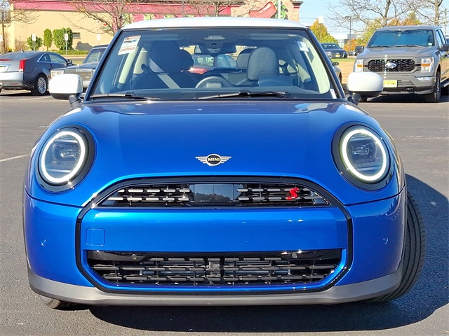 2025 Mini Cooper 2 Door Hardtop Signature photo 2