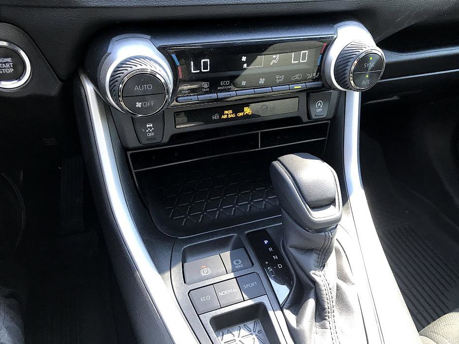 2023 Toyota RAV4 XLE photo 16
