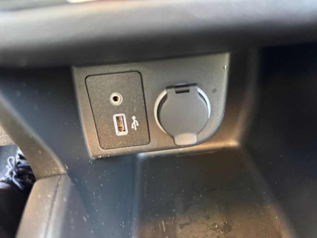 2025 Nissan Kicks Play S photo 25