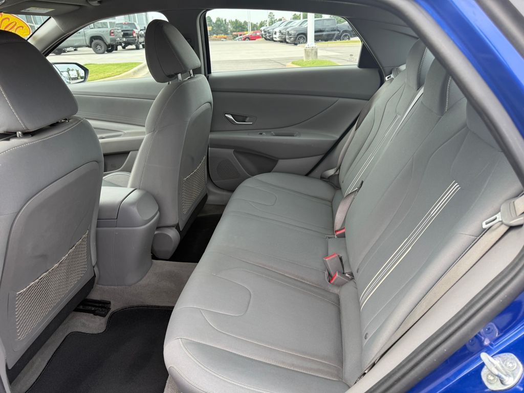 2022 Hyundai Elantra SEL photo 22
