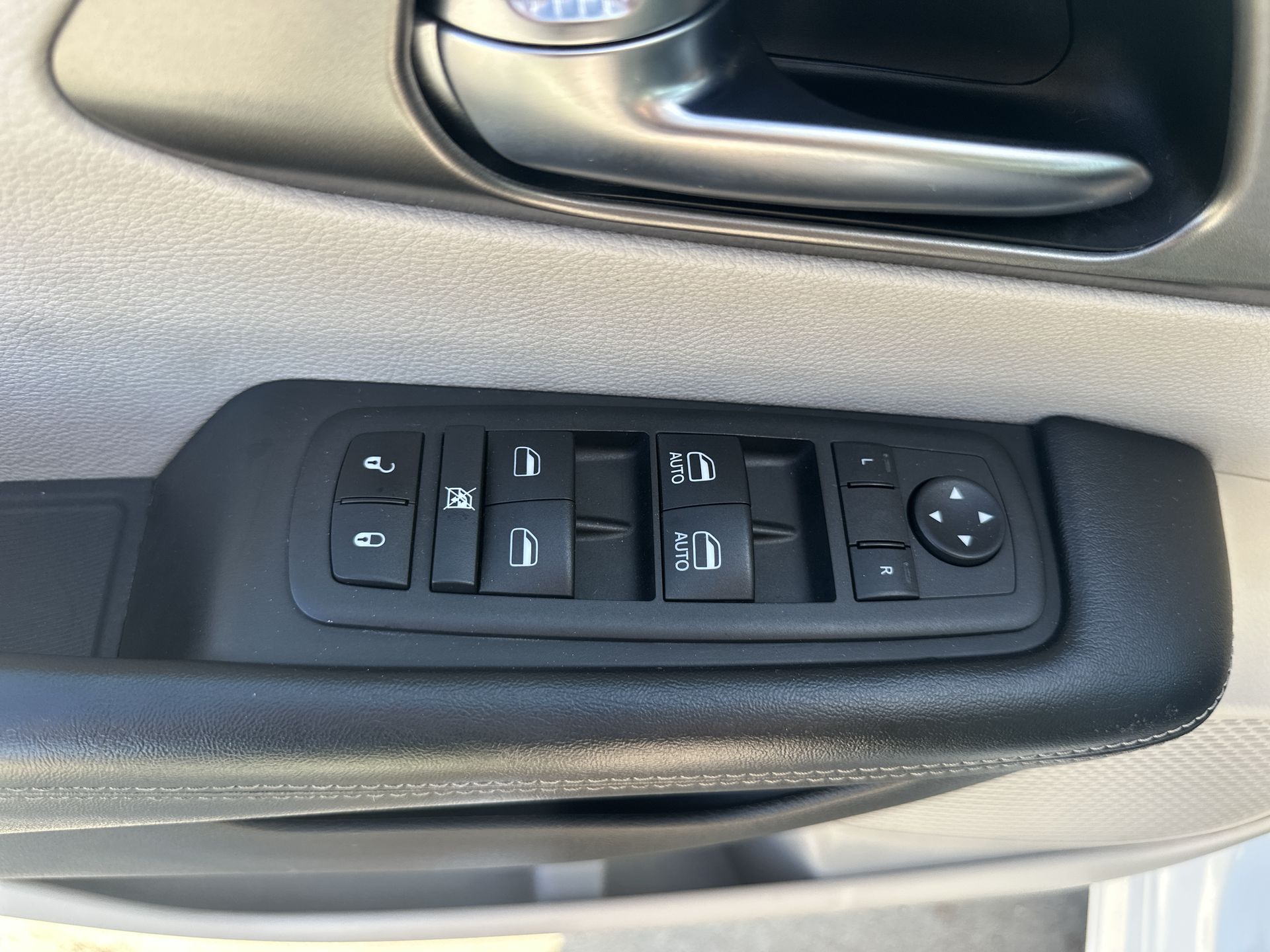 2023 Chrysler Pacifica Touring L photo 20