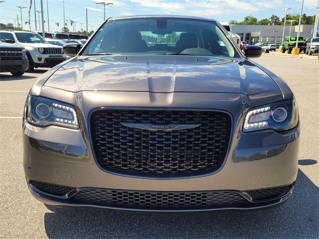 2023 Chrysler 300 Touring photo 2
