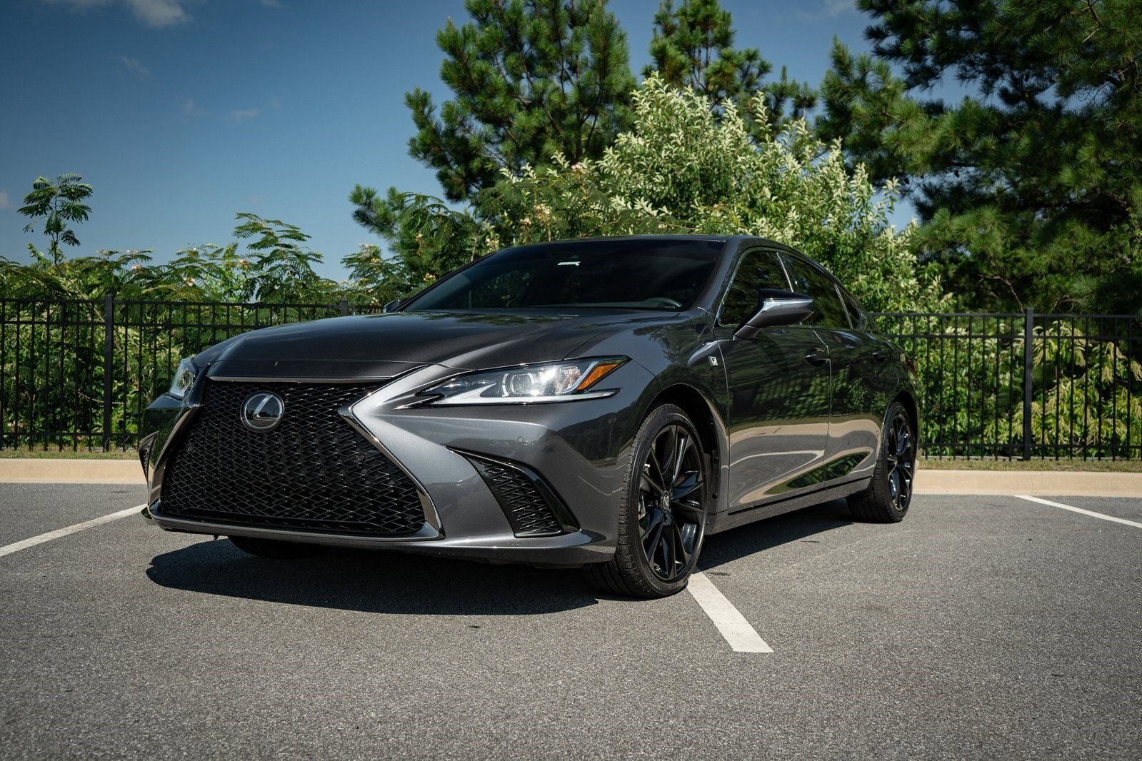 2023 Lexus ES 350 F SPORT photo 2