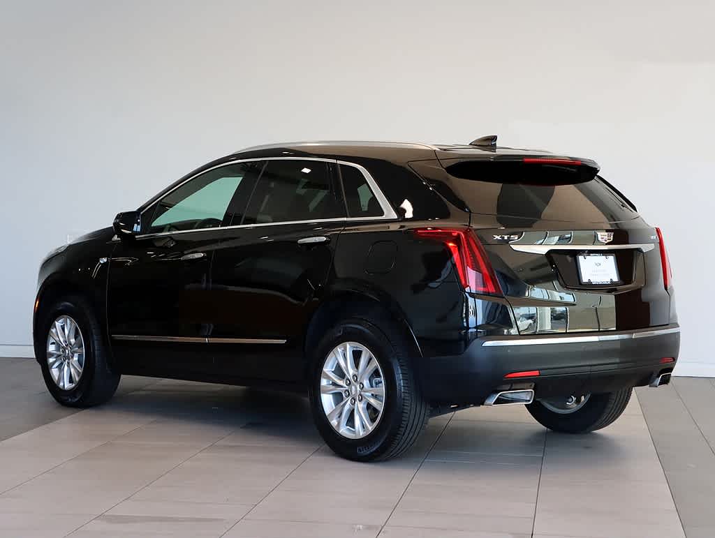 2022 Cadillac XT5 Luxury photo 2