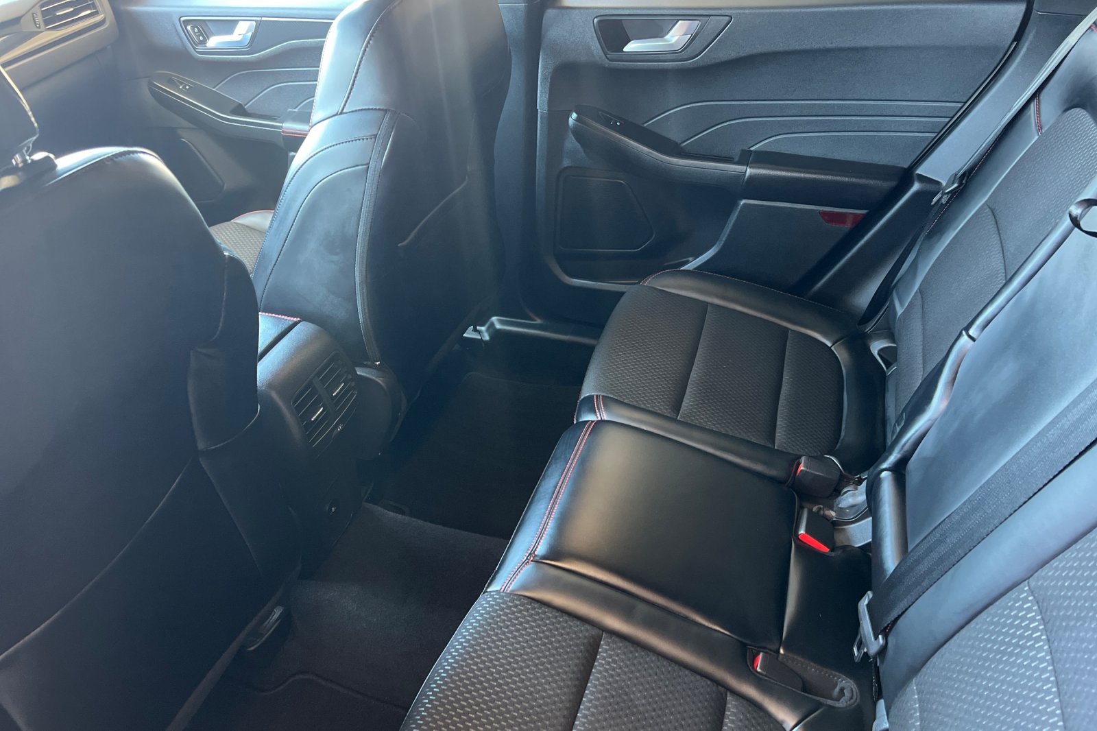 2025 Ford Escape ST-Line photo 11