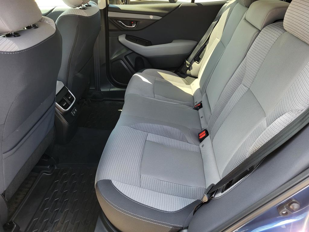 2022 Subaru Outback Premium photo 9