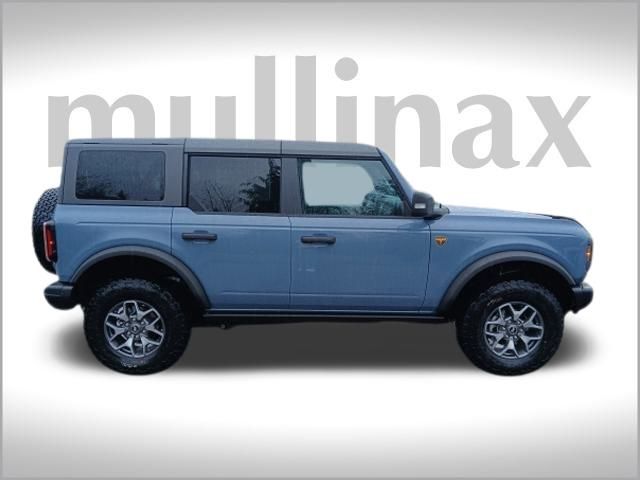 2025 Ford Bronco Badlands photo 2