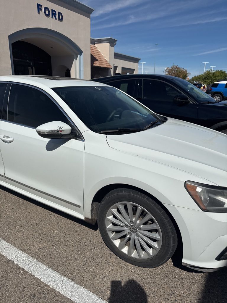 2017 Volkswagen Passat SE photo 6