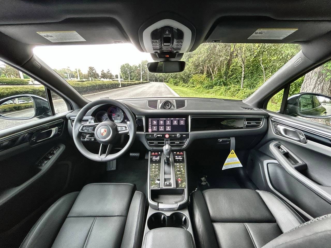 2026 Porsche Macan Base photo 24