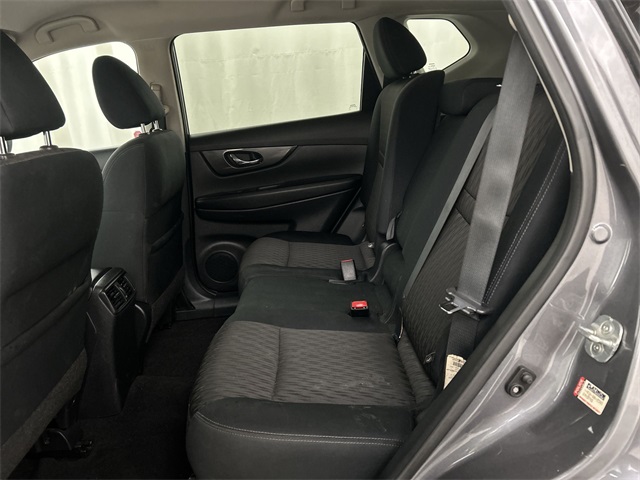 2017 Nissan Rogue SV photo 22