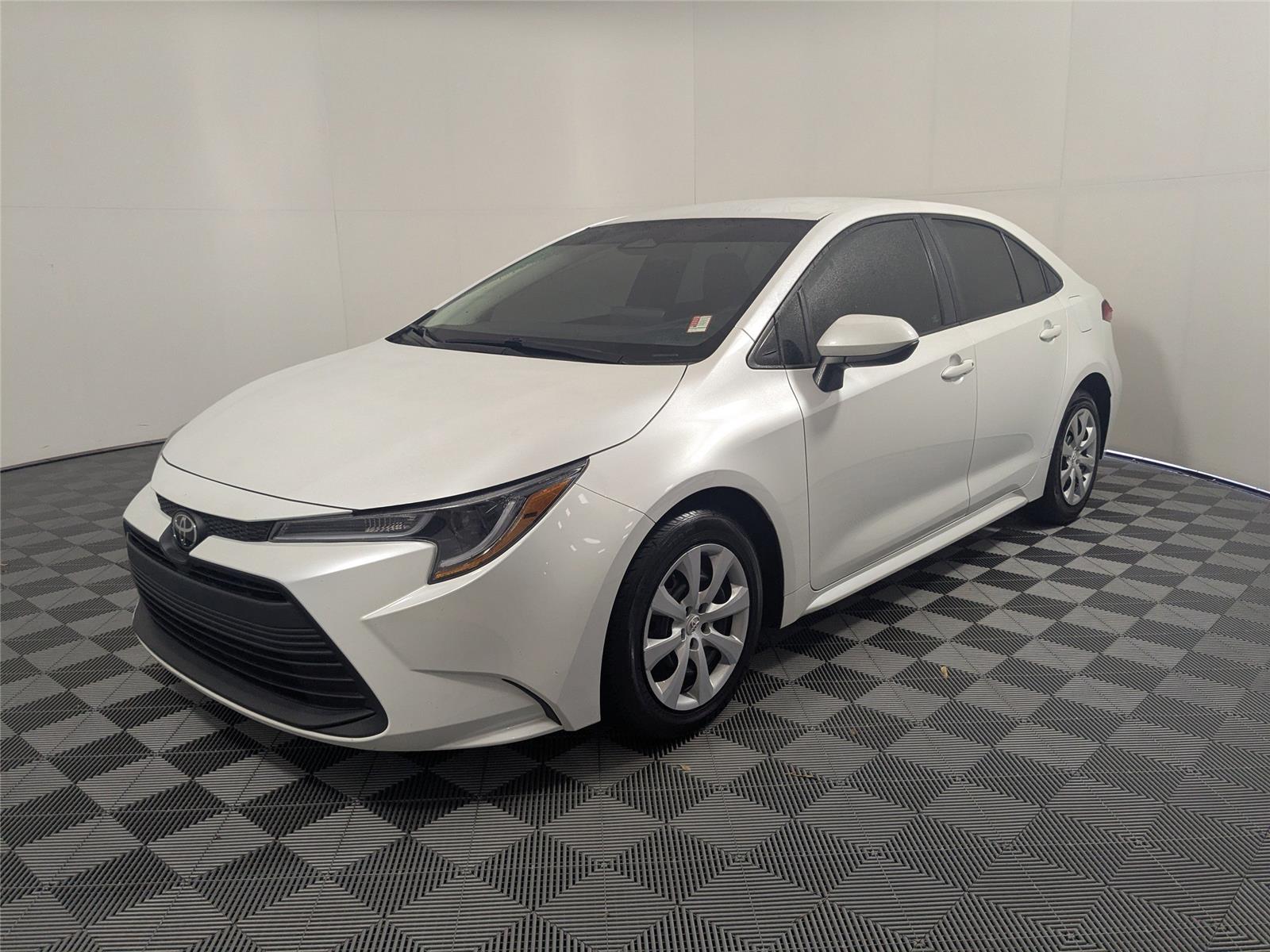 2023 Toyota Corolla LE's photo
