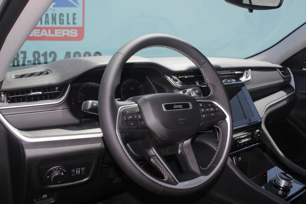 2023 Jeep Grand Cherokee Altitude photo 3