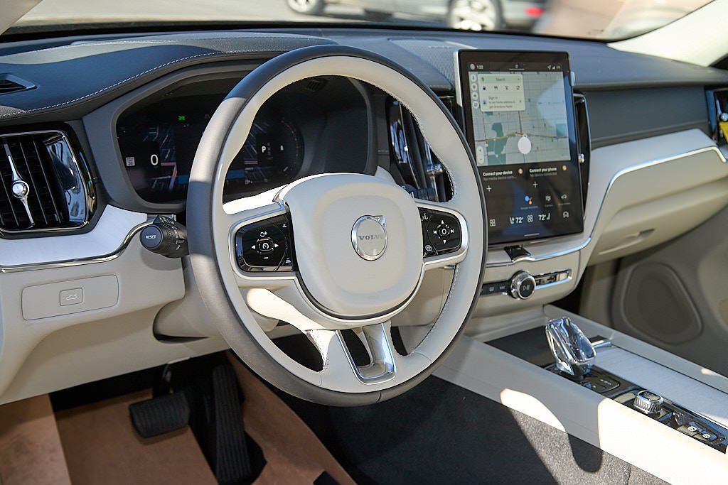 2026 VOLVO XC60 - Image 11