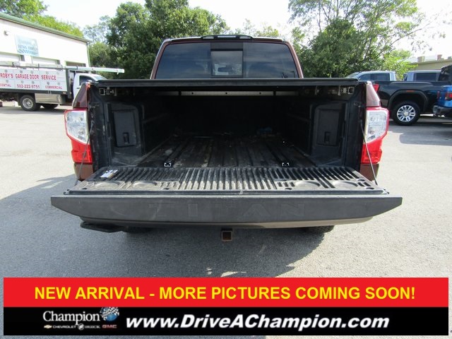 2017 Nissan Titan Platinum Reserve photo 4
