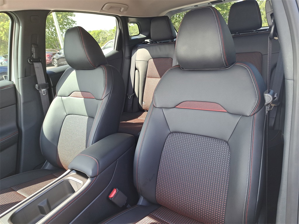 2026 Nissan Kicks SR photo 18
