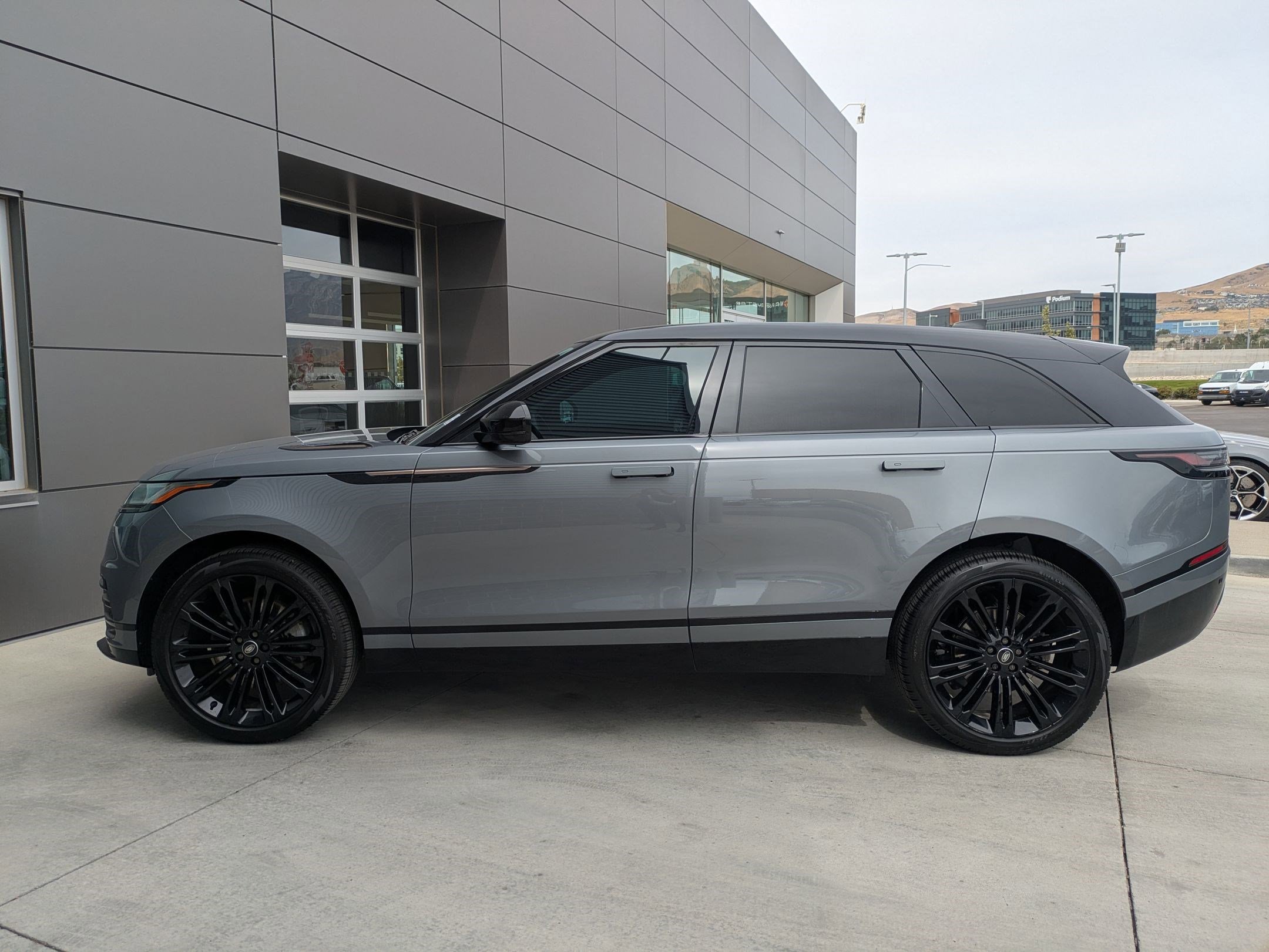 2024 Land Rover Range Rover Velar P400 Dynamic HSE photo 9