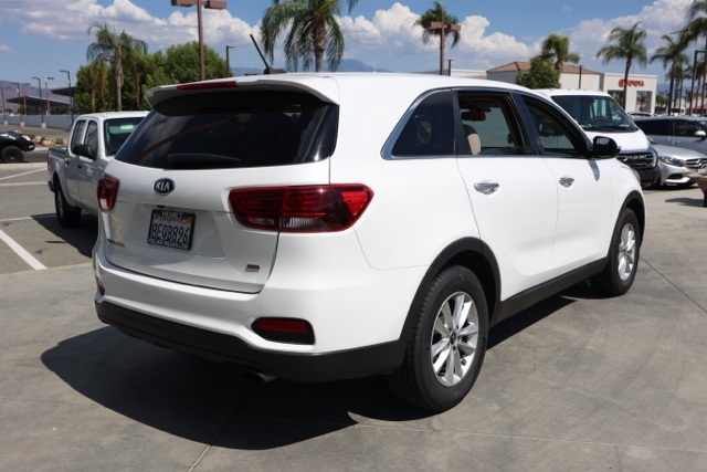 2019 Kia Sorento LX photo 2