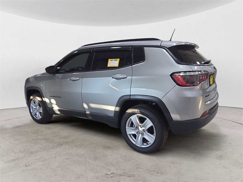 2022 Jeep Compass Latitude photo 2