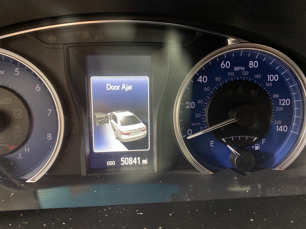 2016 Toyota Camry LE photo 14