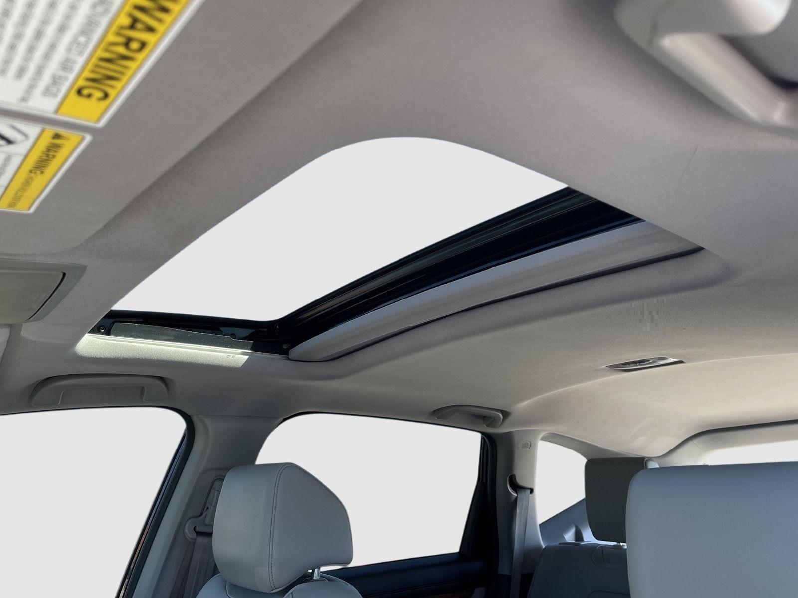 2022 Honda CR-V Touring photo 11