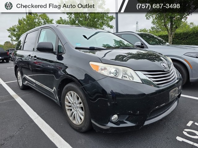 2015 Toyota Sienna XLE photo 3