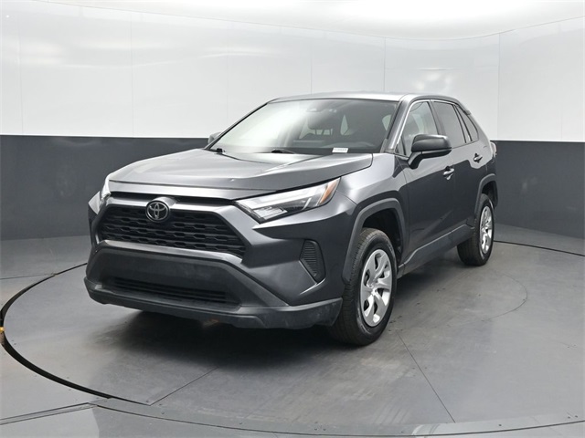 2023 Toyota RAV4 LE's photo