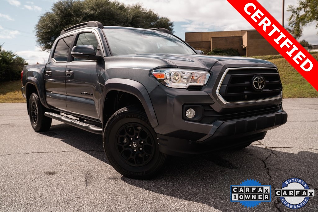 2022 Toyota Tacoma SR5's photo
