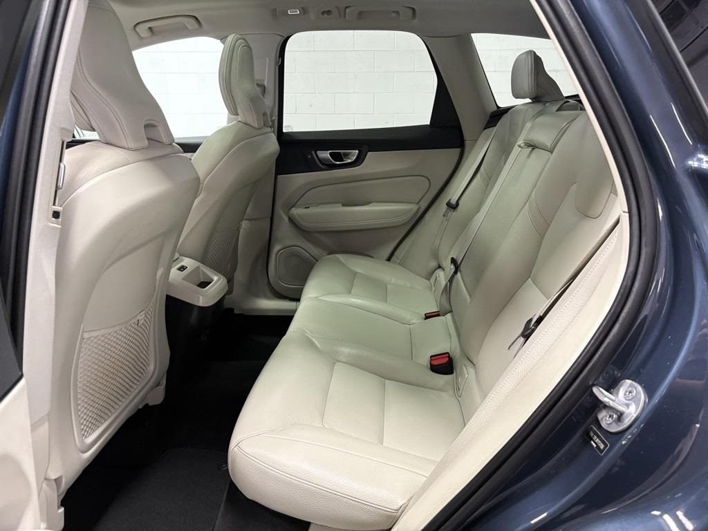2024 Volvo XC60 B5 Plus photo 17