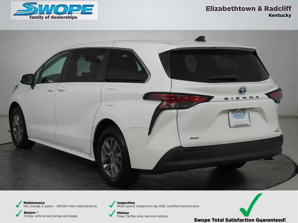 2022 Toyota Sienna LE photo 3