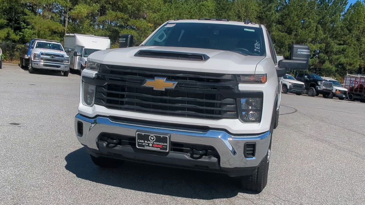 2025 Chevrolet Silverado 2500HD photo 2